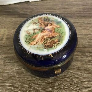 Vtg Porcelain Trinket  Box